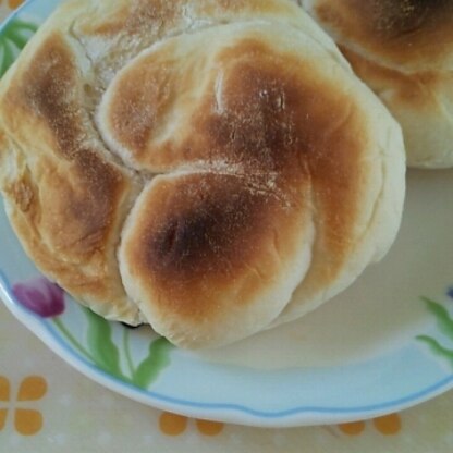今日は娘と一緒にこちらのパン作りをしました。捏ねるのが楽しいし、トースターで簡単に焼くことが出来てよかったです(^-^)形はいびつですが♪美味しかったです♪
